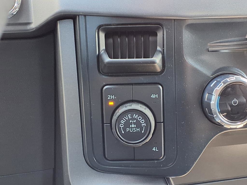 2025 Ford F-150 XLT photo 16