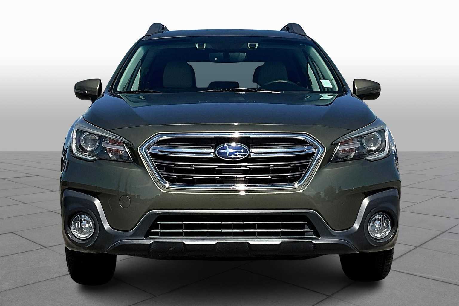 2018 Subaru Outback Limited photo 3