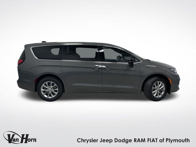 2025 Chrysler Pacifica photo 2