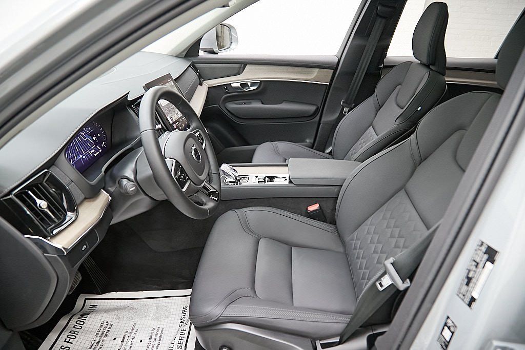 2026 VOLVO XC90 - Image 17