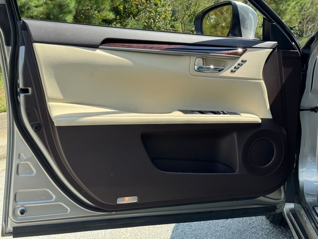 2017 Lexus ES 350 Luxury photo 33