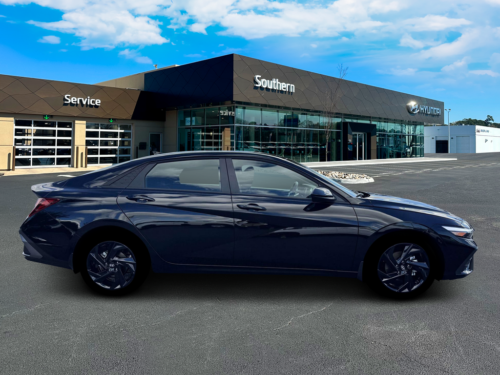 2026 Hyundai Elantra SEL Sport photo 3