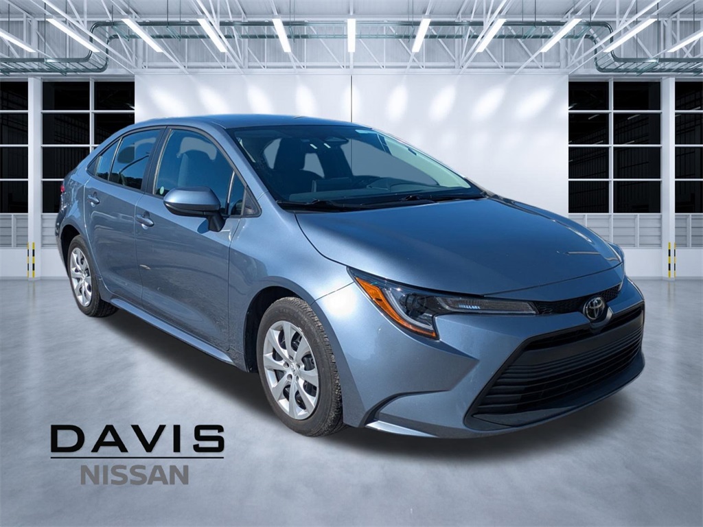 2024 Toyota Corolla LE's photo