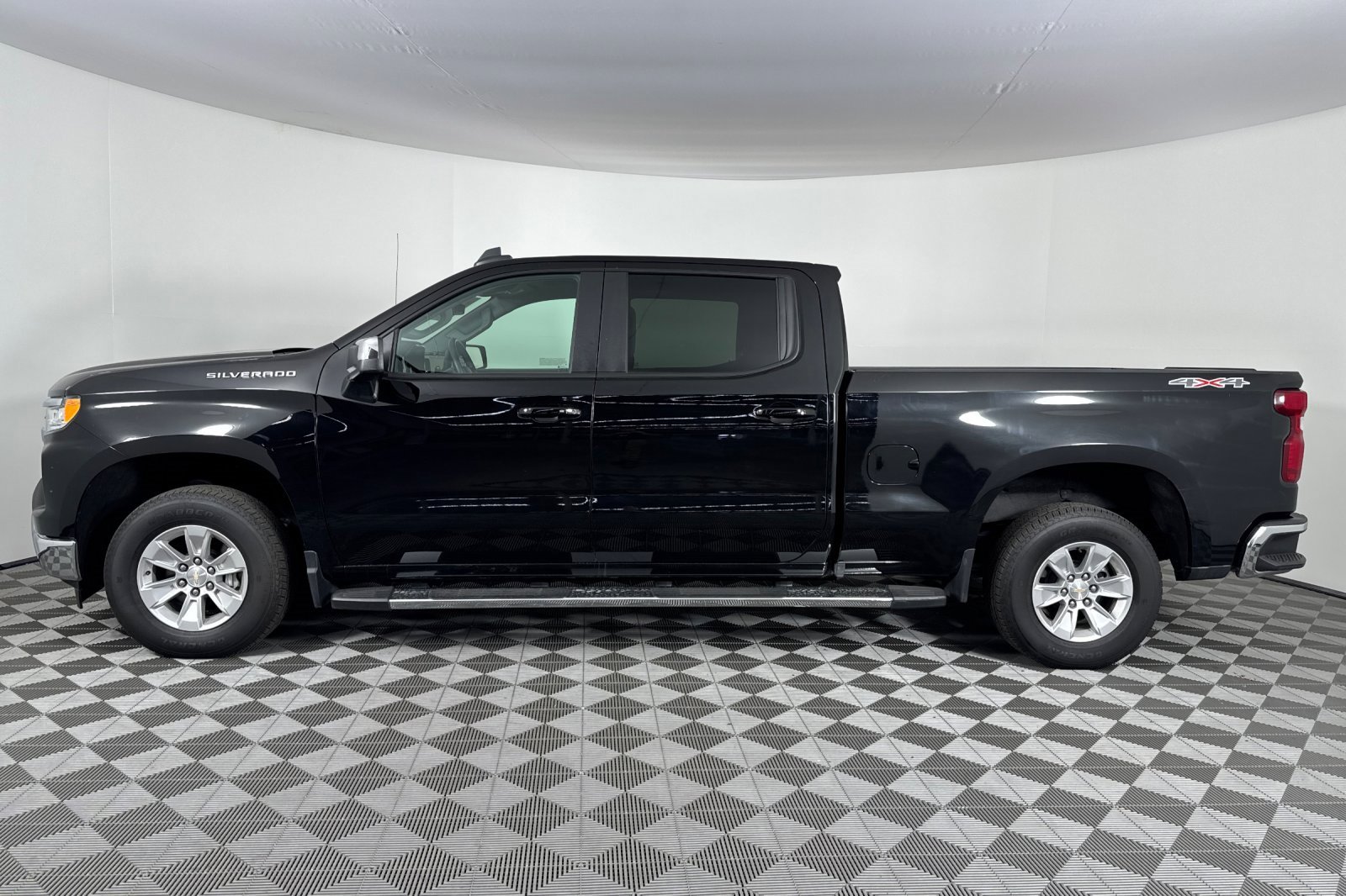 2024 Chevrolet Silverado 1500 LT photo 7