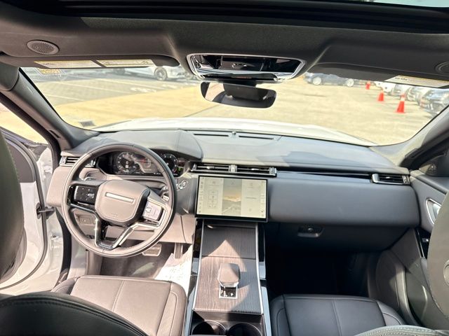2026 Land Rover Range Rover Velar SE photo 11