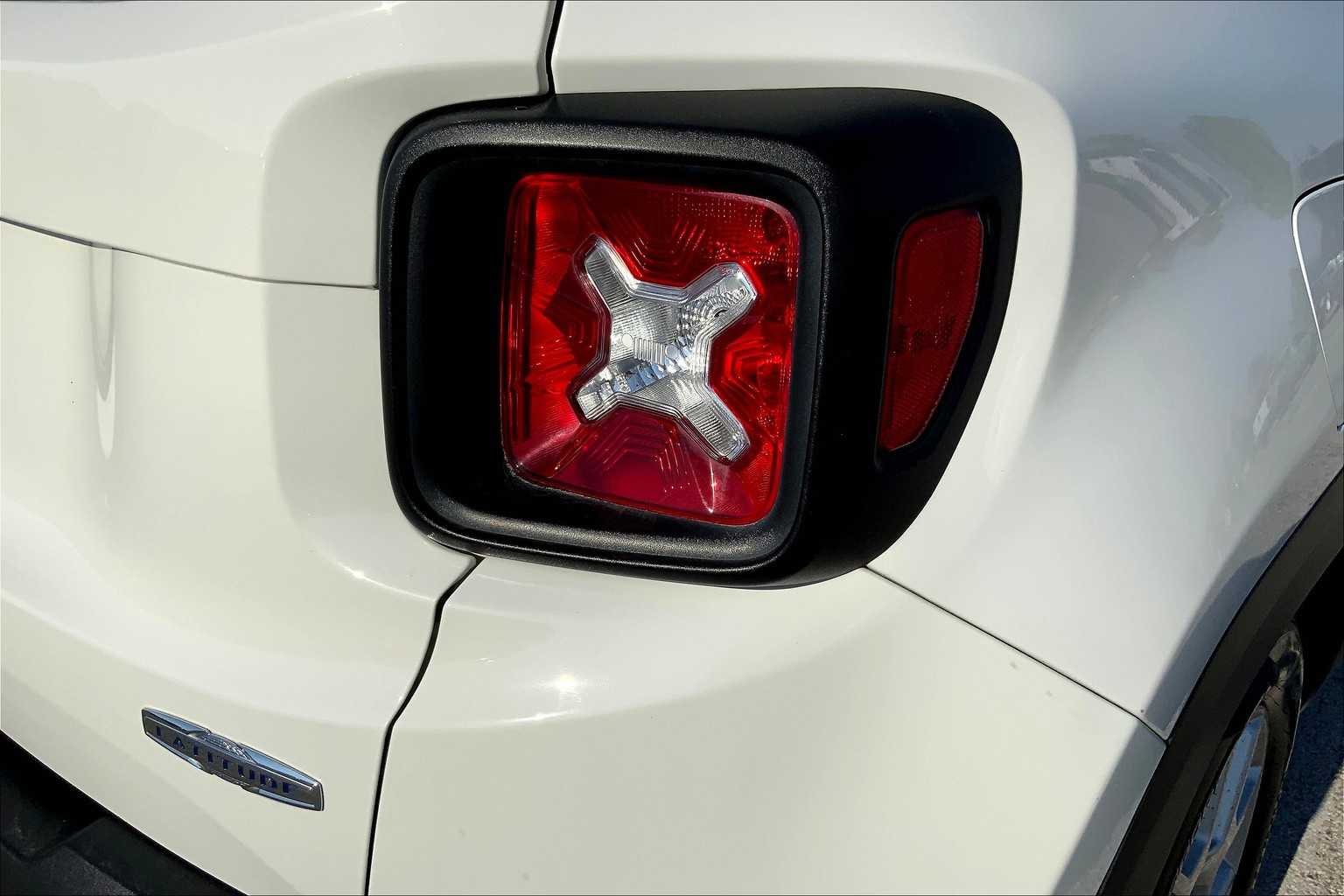 2021 Jeep Renegade Latitude photo 28