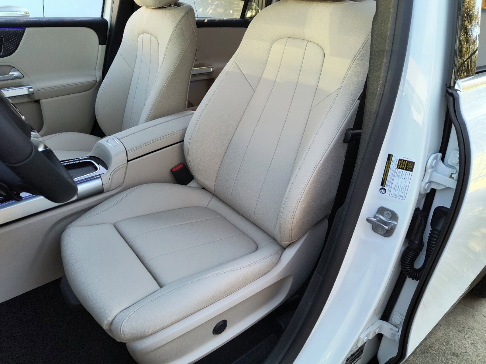 2025 Mercedes Benz GLB 250 photo 6