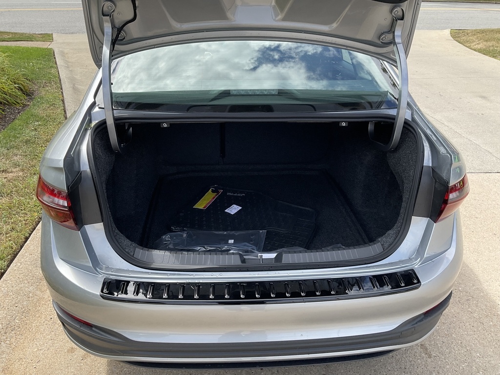 2025 Volkswagen Jetta SE photo 2