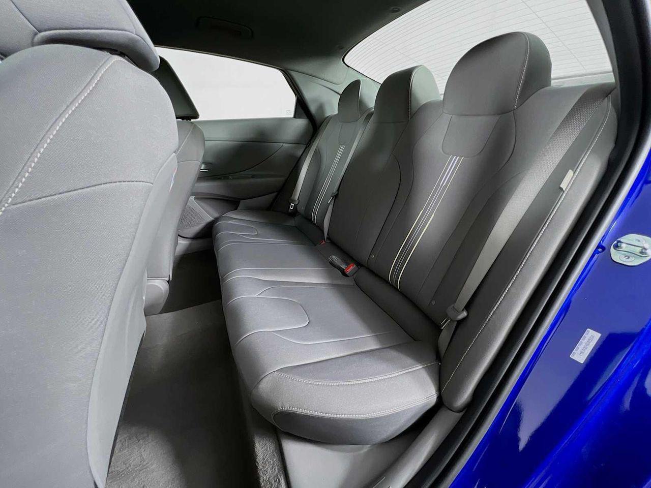 2025 Hyundai Elantra SEL Sport photo 13