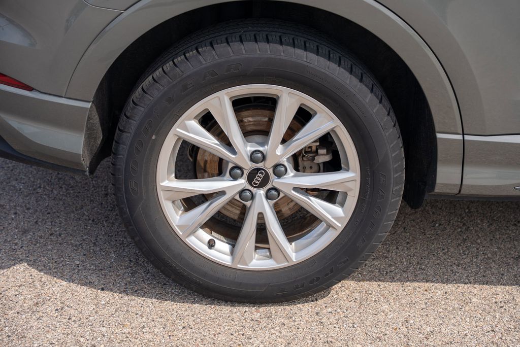 2024 Audi Q3 45 TFSI S line Premium photo 7