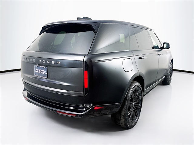 2025 Land Rover Range Rover SE photo 2