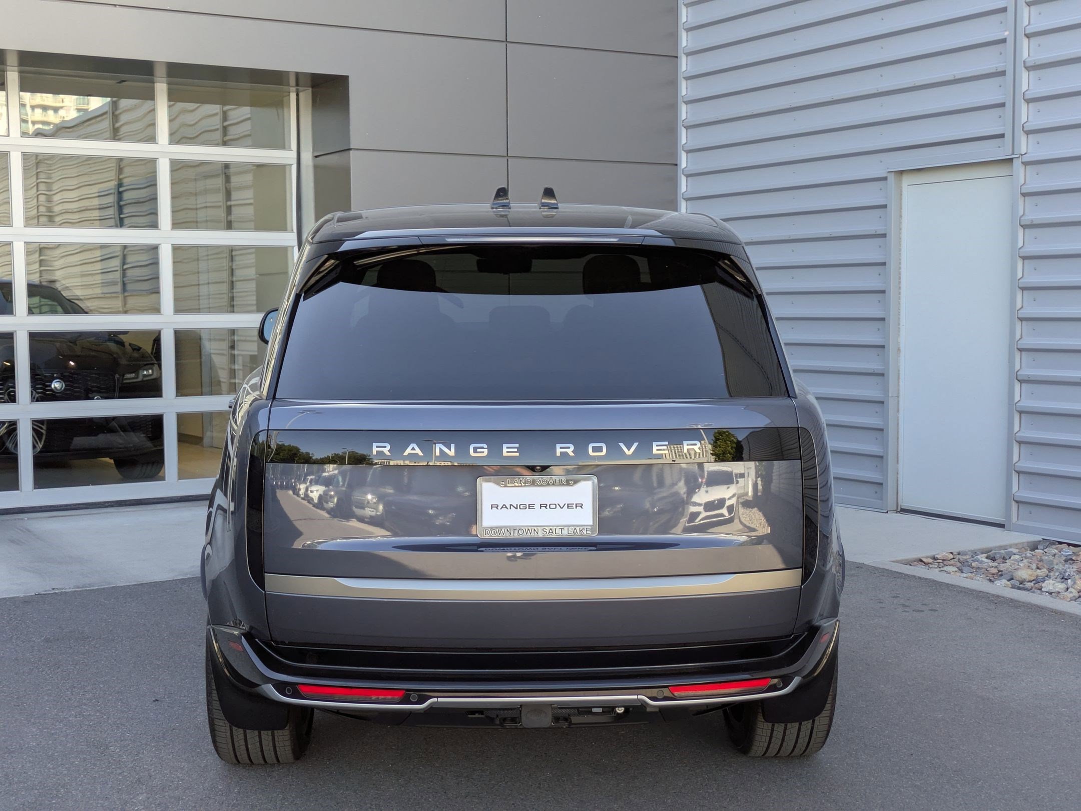 2025 Land Rover Range Rover SE photo 4