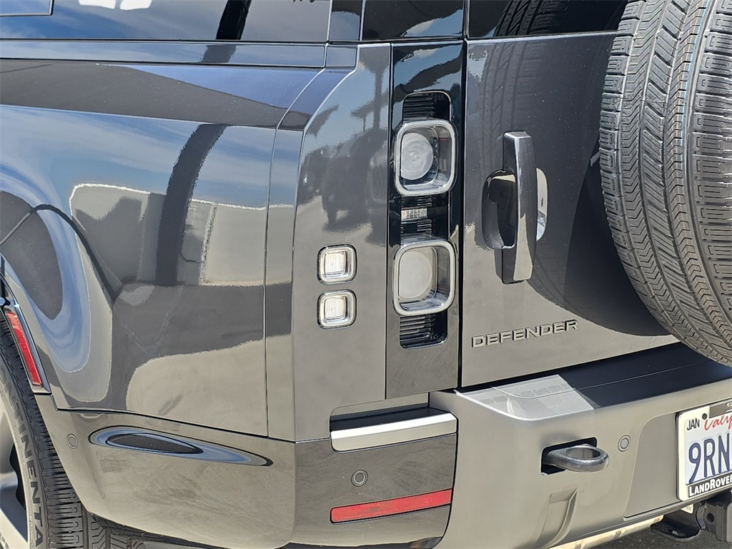 2024 Land Rover Defender 130 V8 photo 35