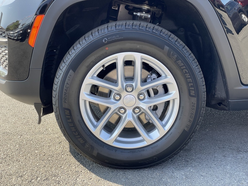 2025 Jeep Grand Cherokee Laredo X photo 11