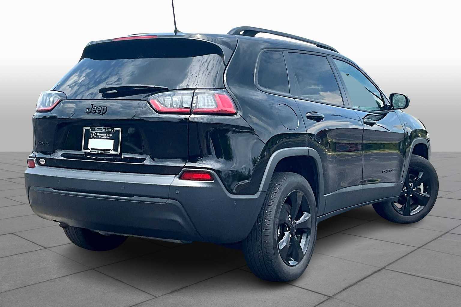 2023 Jeep Cherokee Altitude Lux photo 8