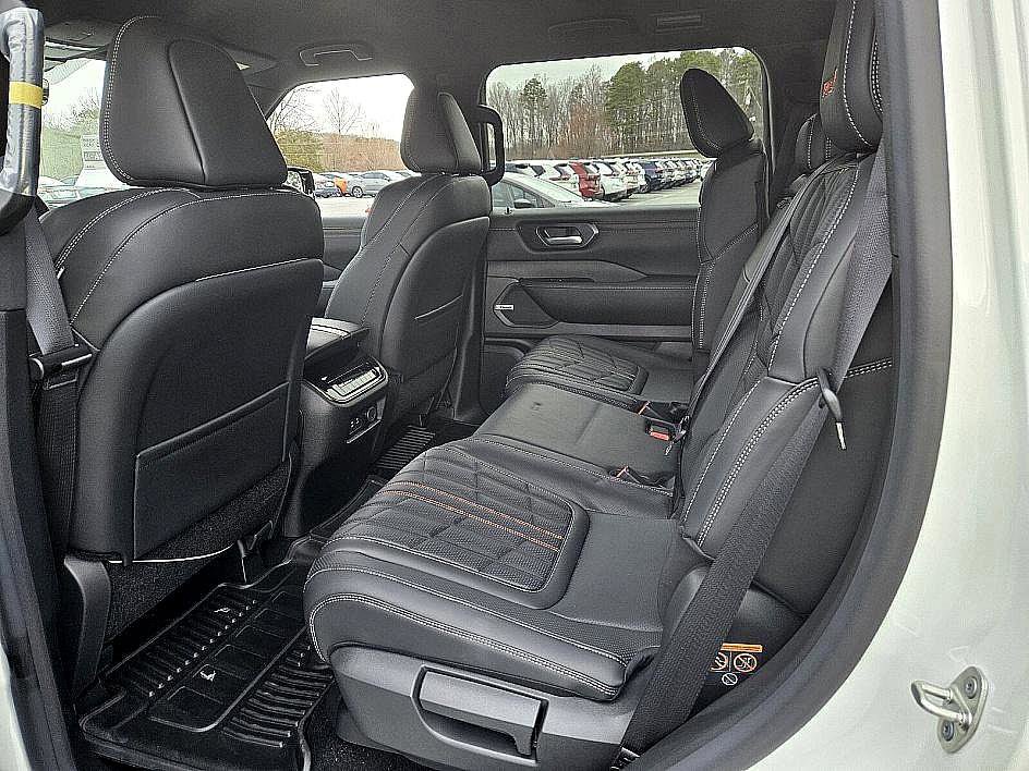 2025 Nissan Armada photo 8