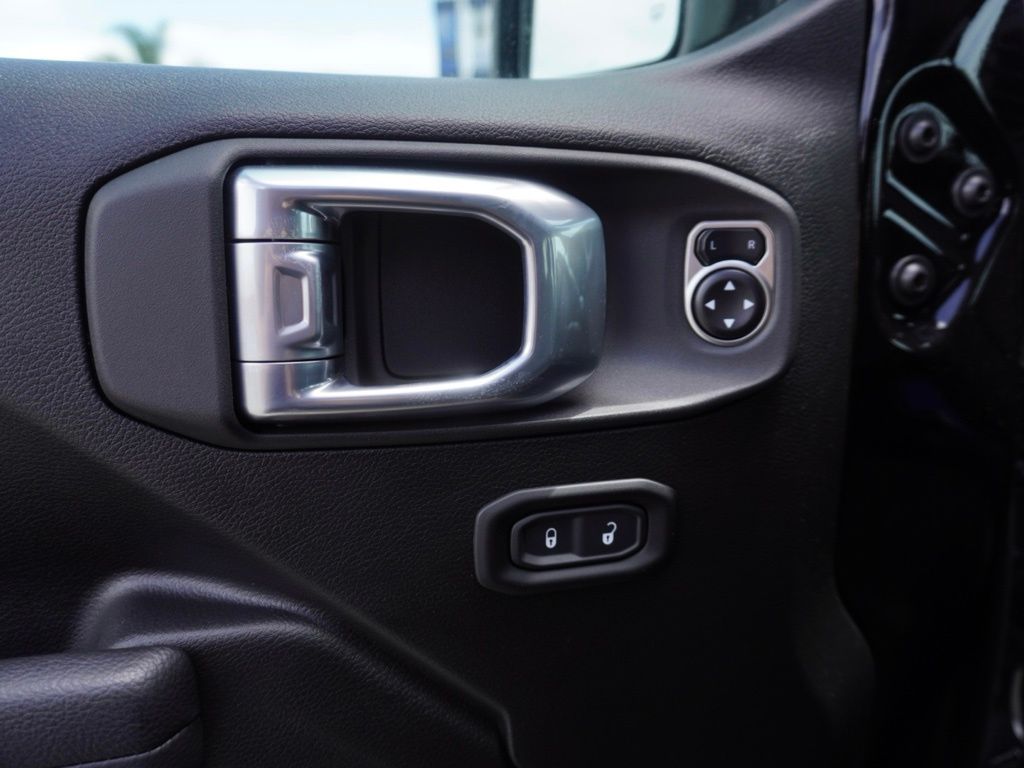 New 2024 Black Clear-Coat Exterior Paint Jeep 4-Door Sport S image 11