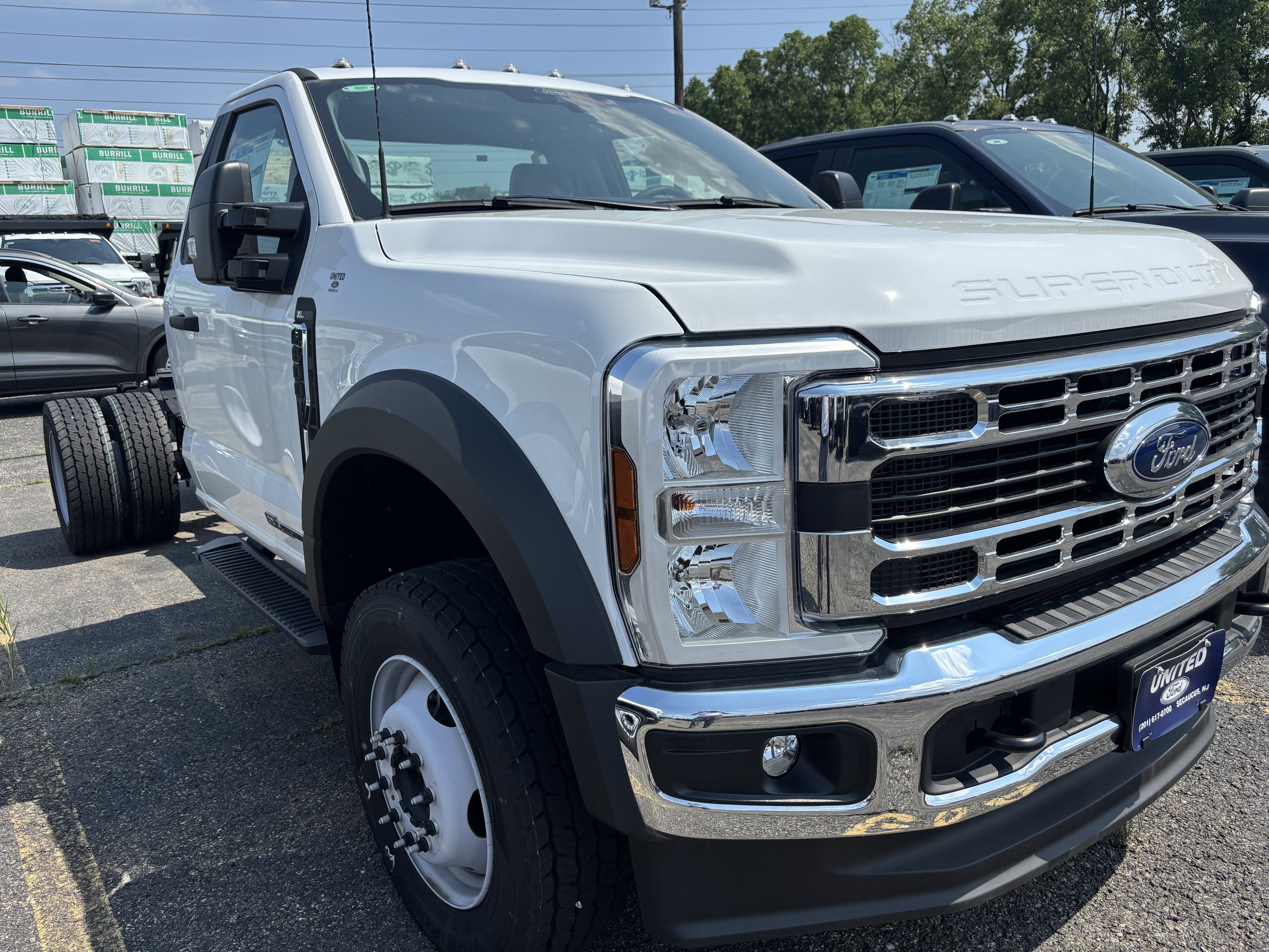 2024 Ford F-600 Super Duty Chassis Cab XL's photo