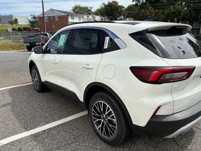 2024 Ford Escape Plug-In Hybrid Base photo 4
