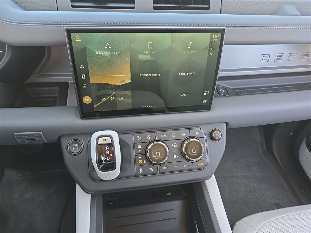 2025 Land Rover Defender 110 V8 photo 19