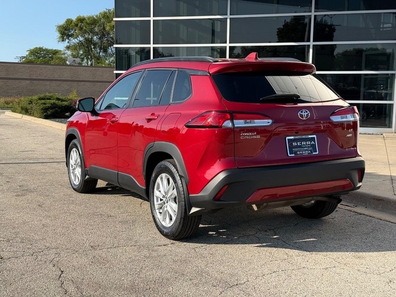 2024 Toyota Corolla Cross LE photo 4