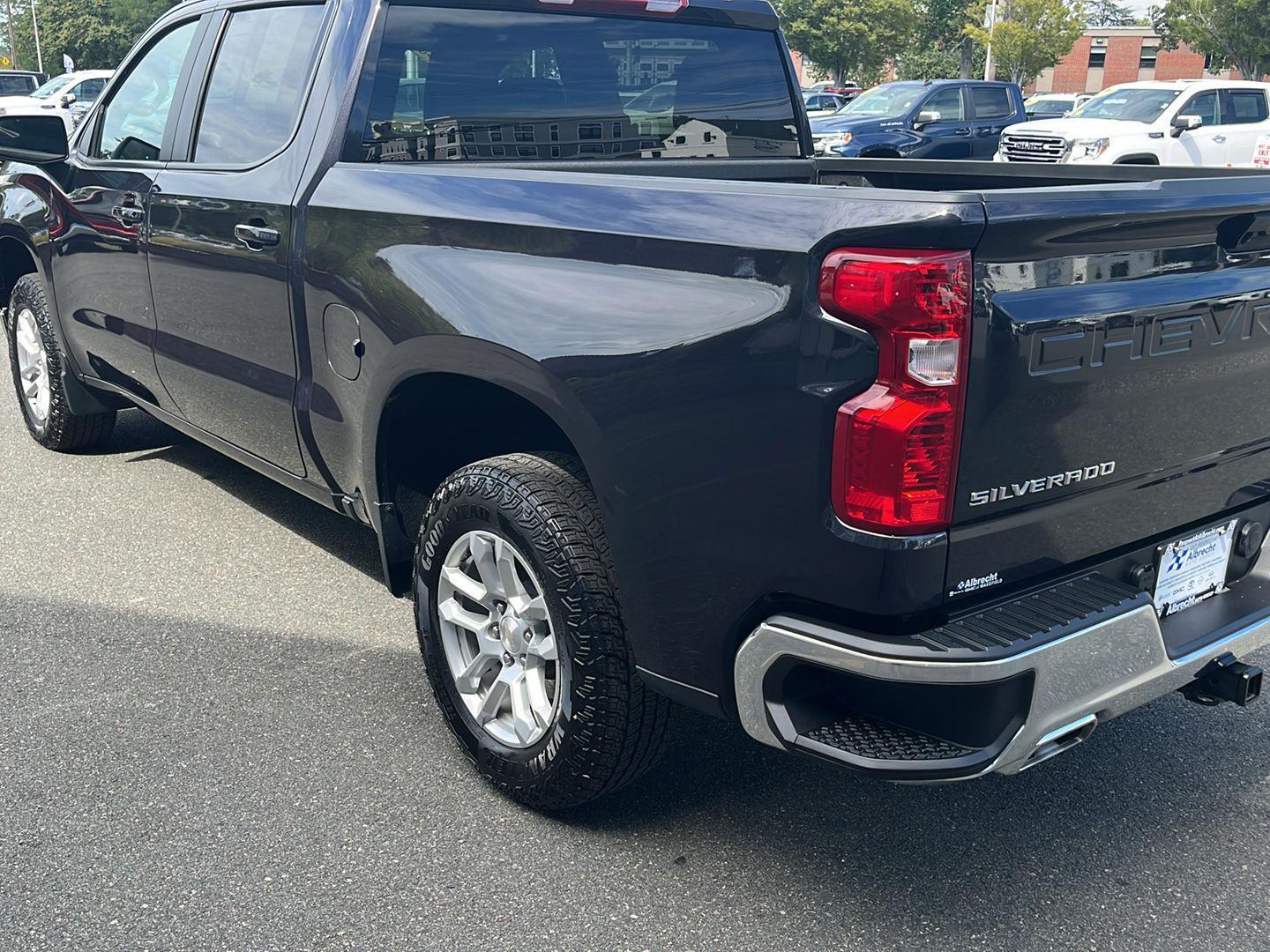 2023 Chevrolet Silverado 1500 LT photo 2