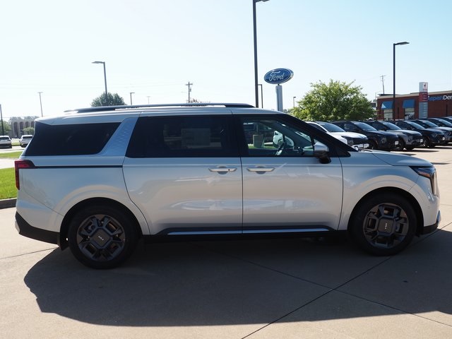 2026 Kia Carnival SX photo 4