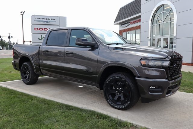 2025 Ram 1500 Big Horn Night Edition photo 3