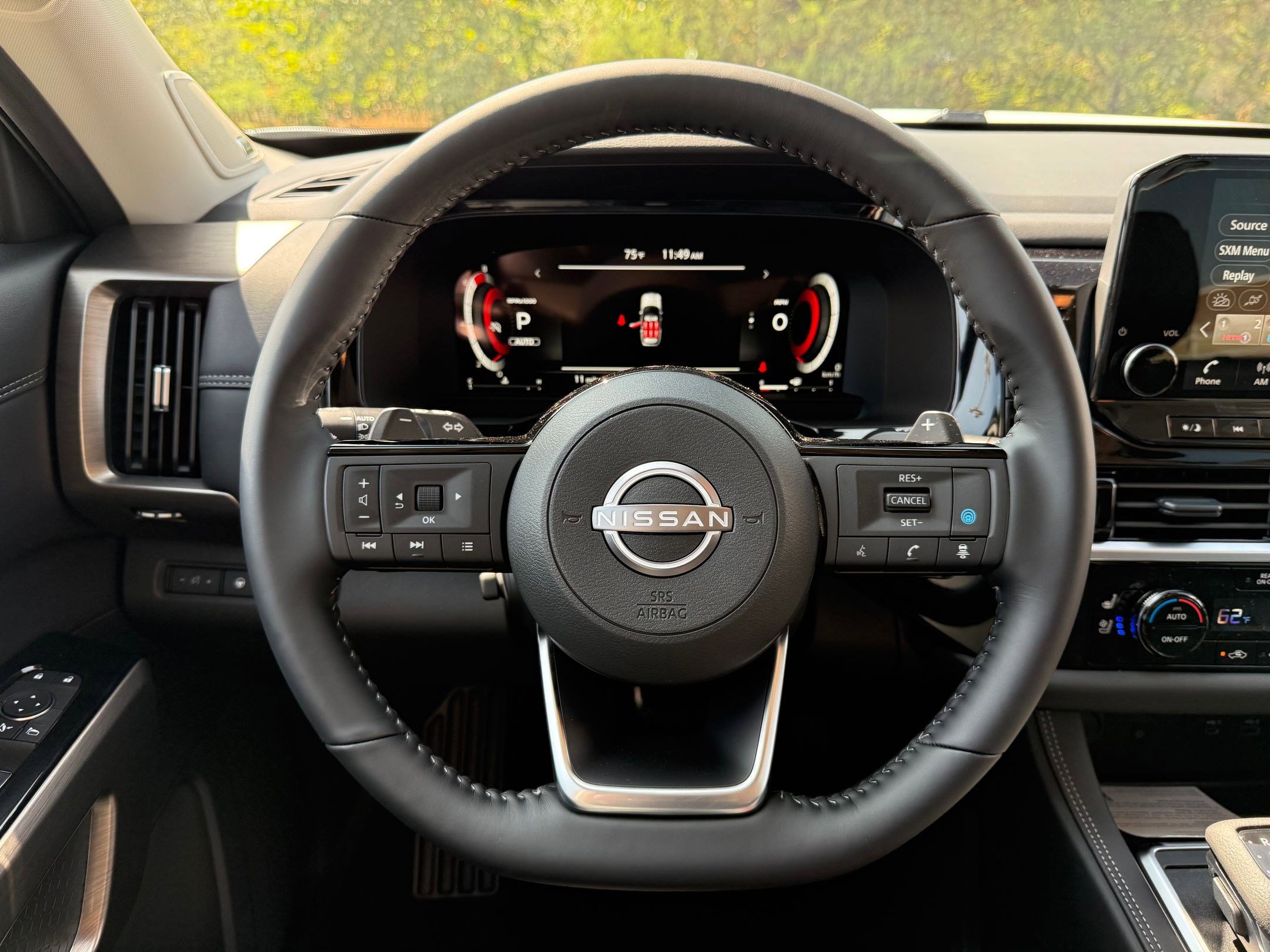2025 Nissan Pathfinder Platinum photo 14