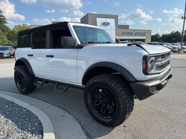 2025 Ford Bronco Base photo 2
