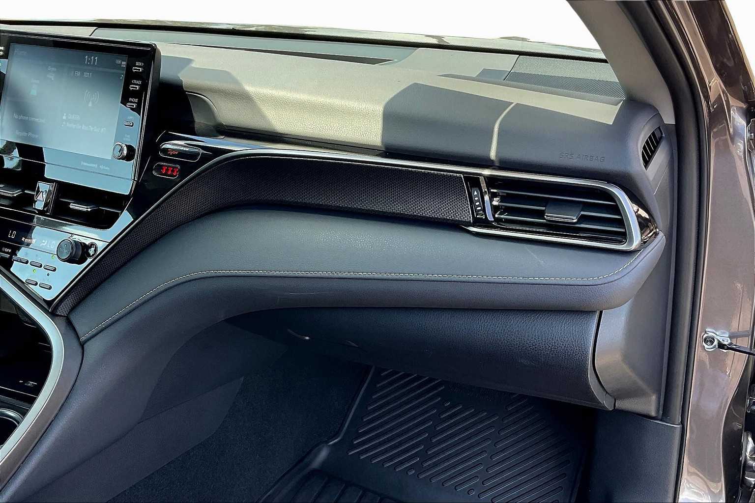 2023 Toyota Camry Hybrid XSE photo 17
