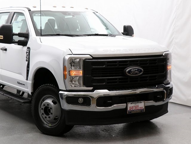 2025 Ford F-350 XL photo 2