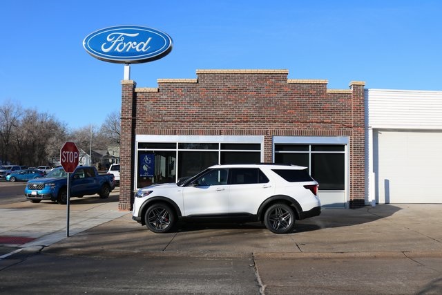 2025 Ford Explorer ST-LINE's photo