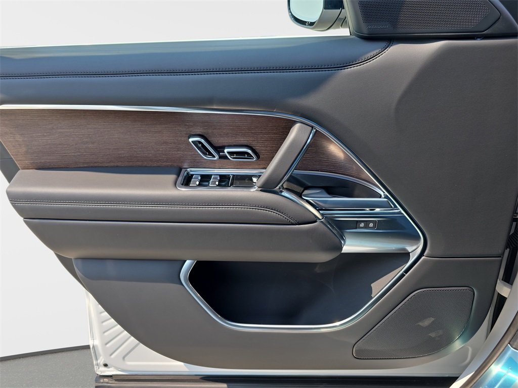2025 Land Rover Range Rover SE photo 26