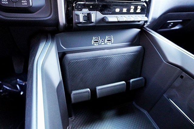 New 2026 Granite Crystal Metallic Clear-Coat Exterior Paint RAM Big Horn image 36