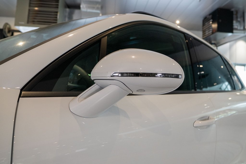 2025 Porsche Macan T photo 11