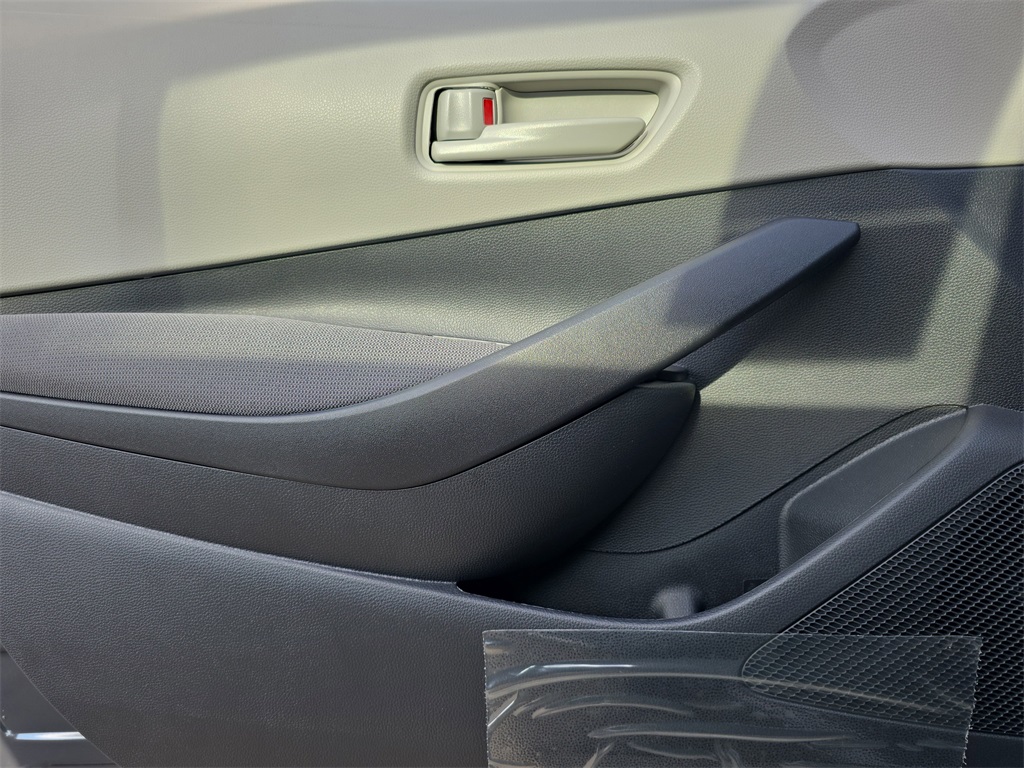 2025 Toyota Corolla LE photo 25