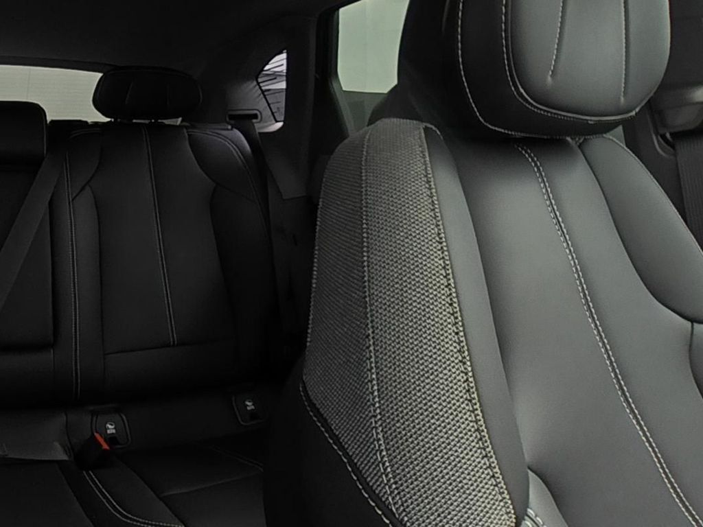 2025 Cadillac Optiq Luxury photo 14