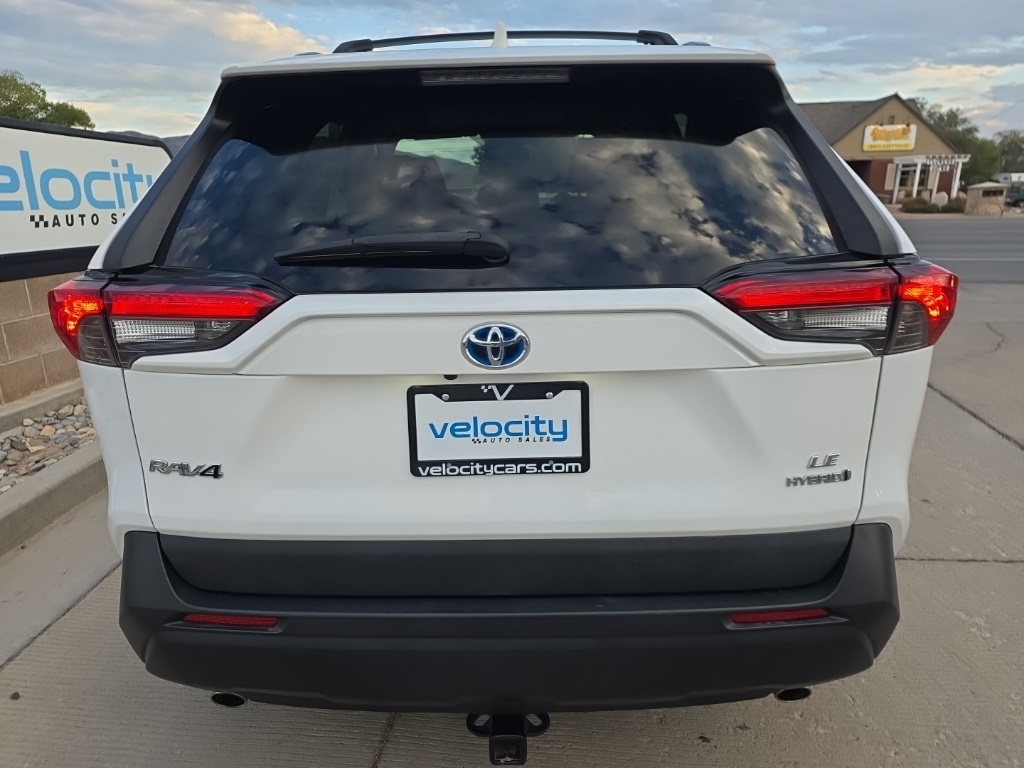 2020 Toyota RAV4 Hybrid LE photo 3