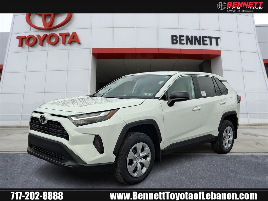 2025 Toyota RAV4 LE's photo