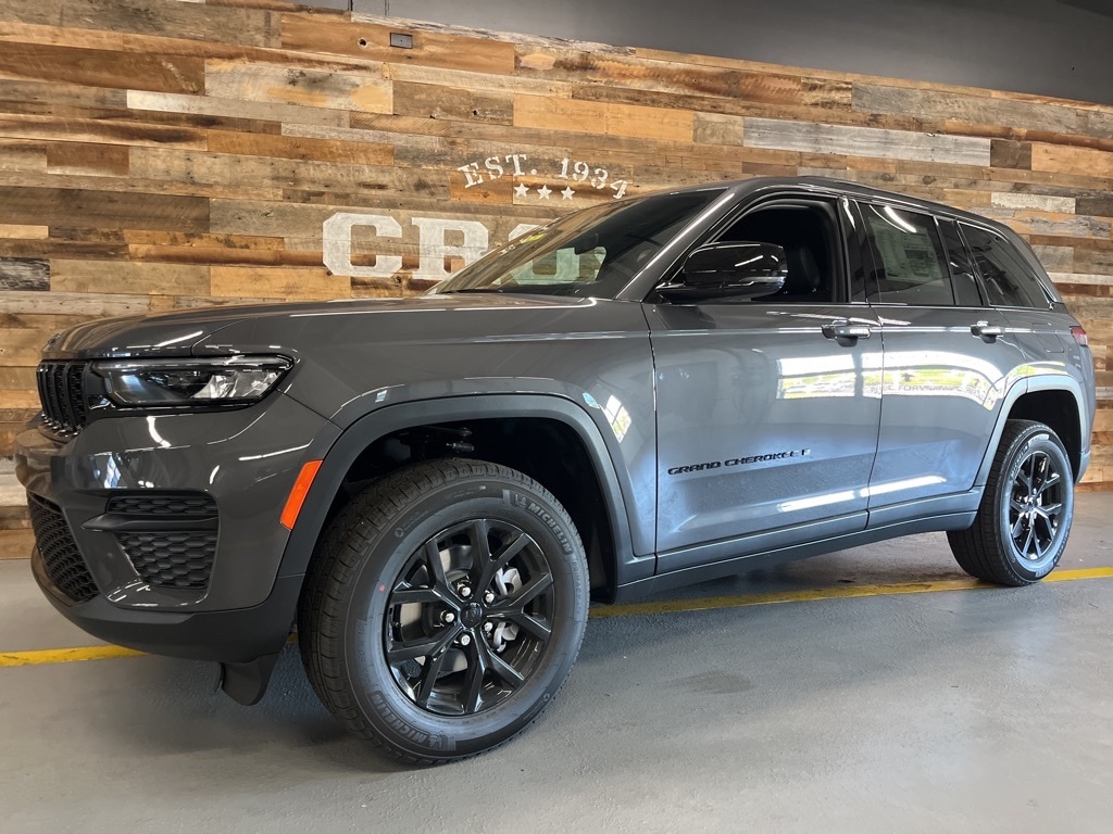 2025 Jeep Grand Cherokee Altitude photo 4