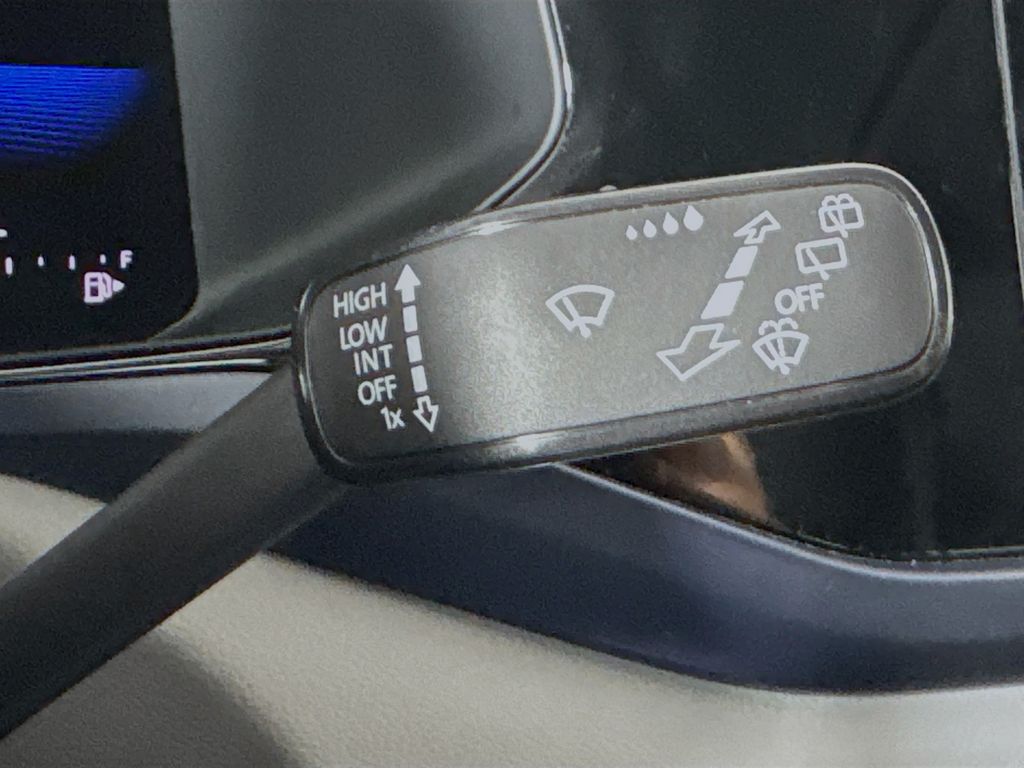 2022 Volkswagen Taos SE photo 13