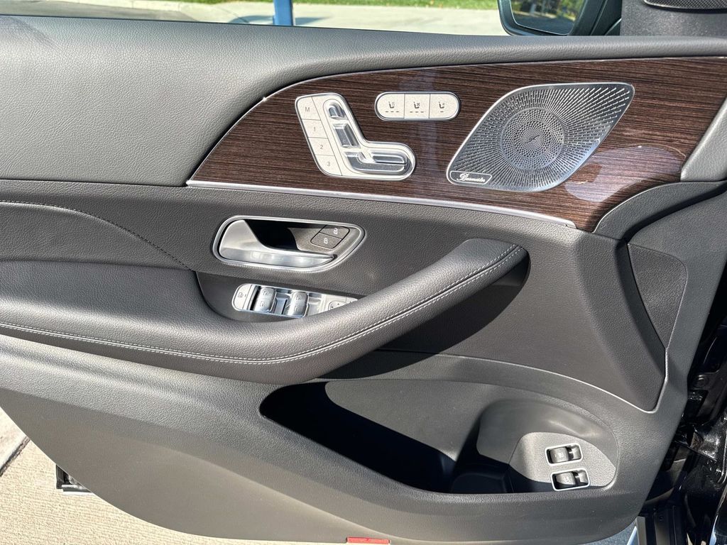 2026 Mercedes Benz GLE 450e 4MATIC photo 16