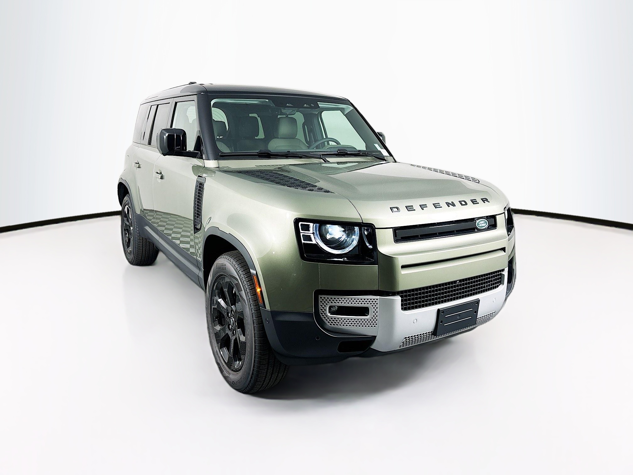 2025 Land Rover Defender 110 S photo 3