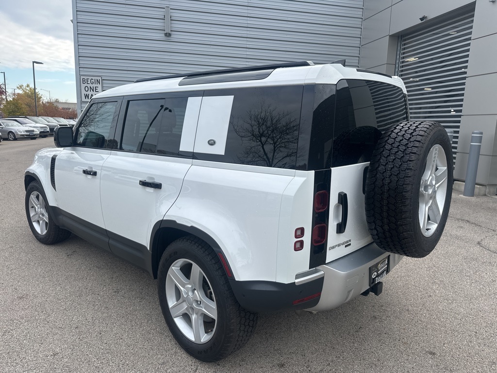 2023 Land Rover Defender 110 SE photo 3