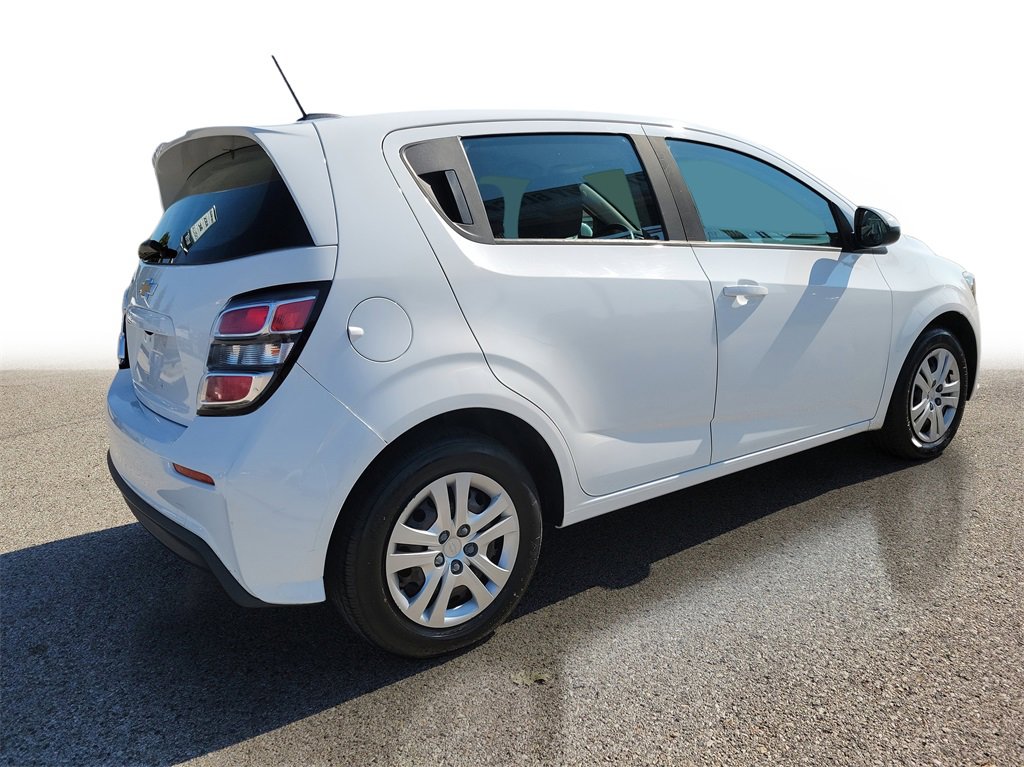 2017 Chevrolet Sonic LT photo 4