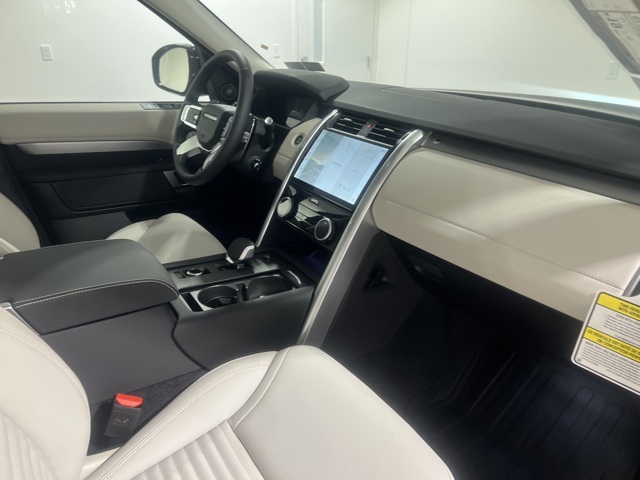 2025 Land Rover Discovery SE photo 23