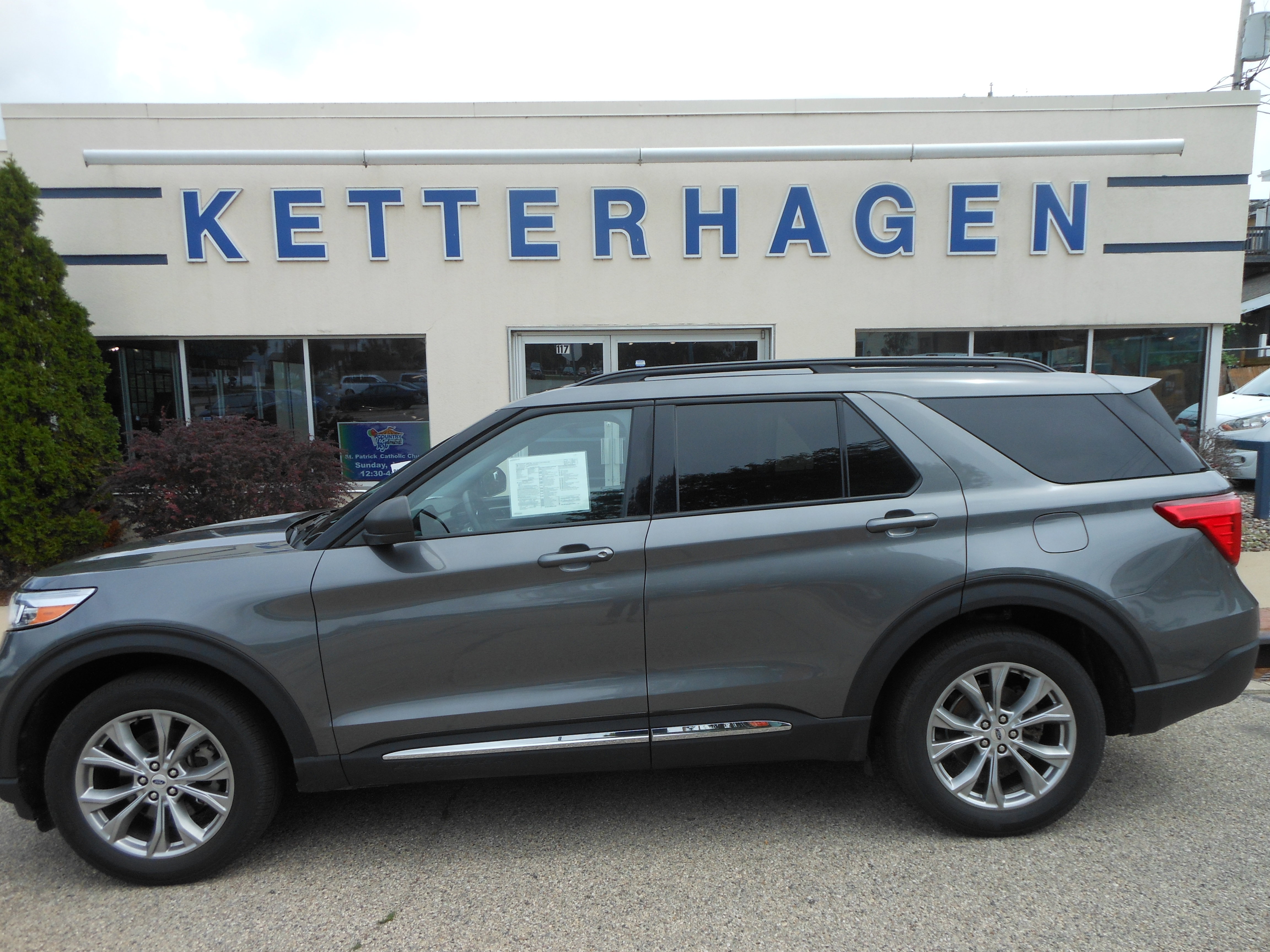 2023 Ford Explorer XLT's photo