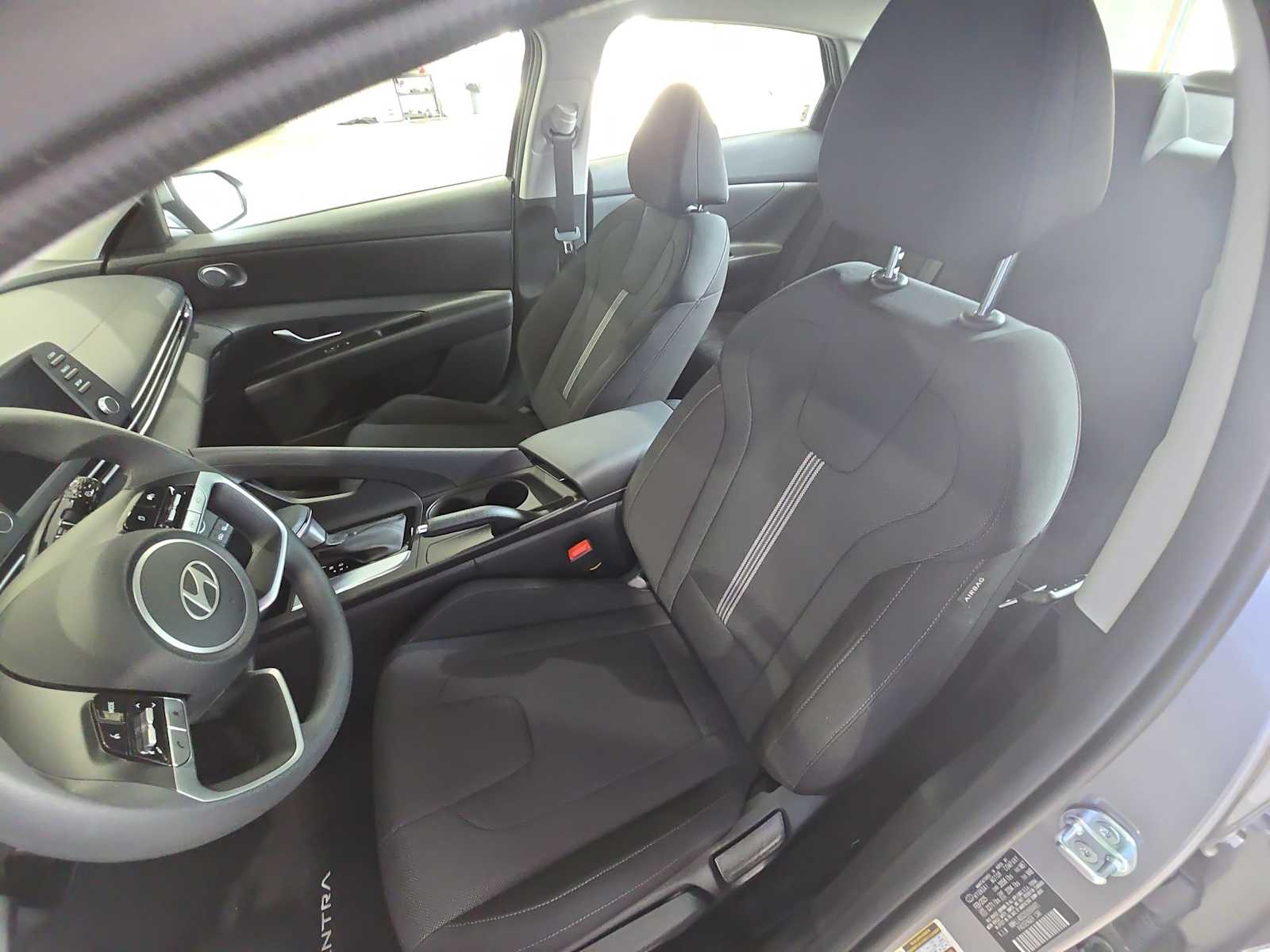 2025 Hyundai Elantra SE photo 17