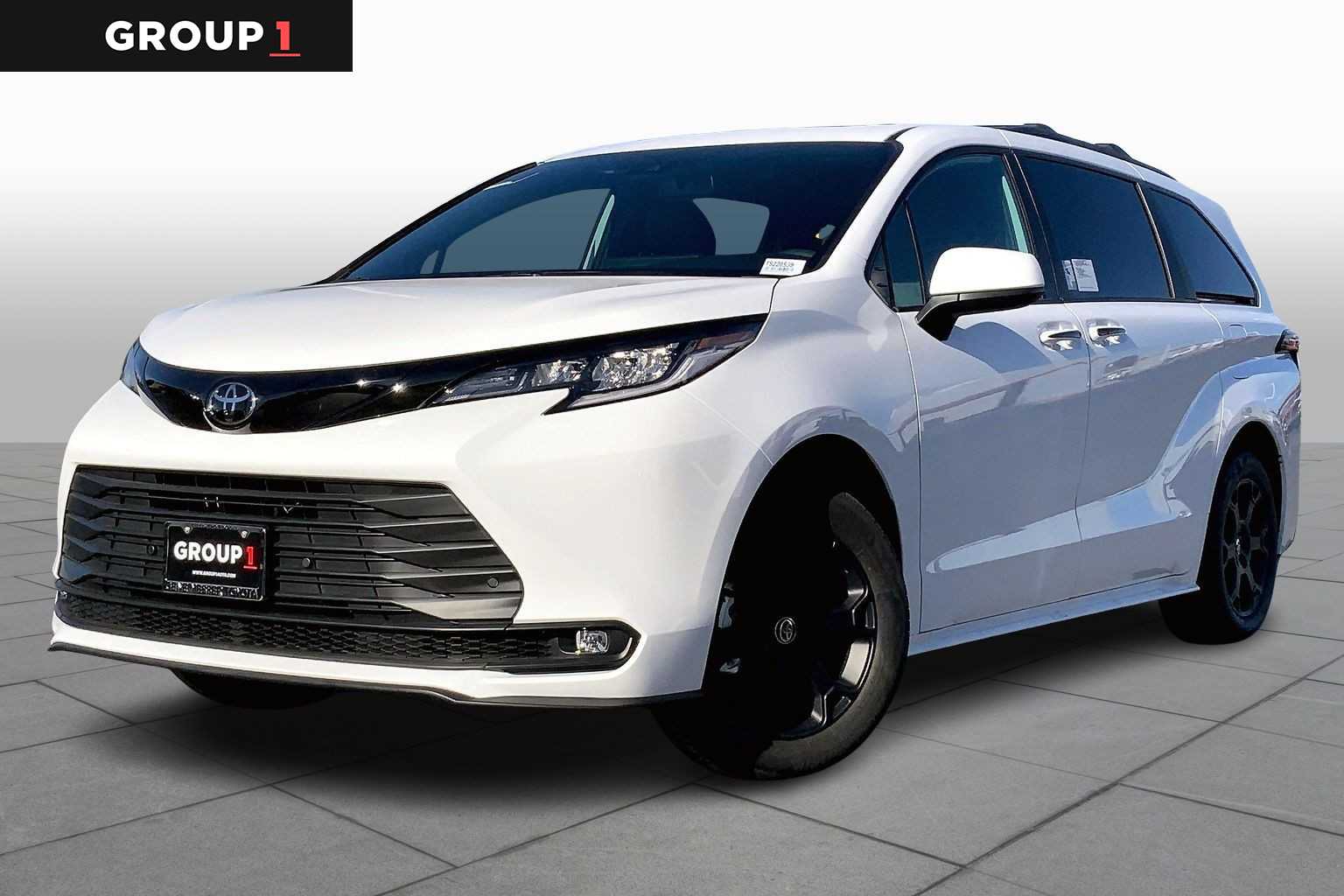 2026 Toyota Sienna Woodland Edition's photo